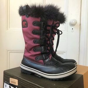 Sorel Tofino Nylon winter boots in Chili, size 9
